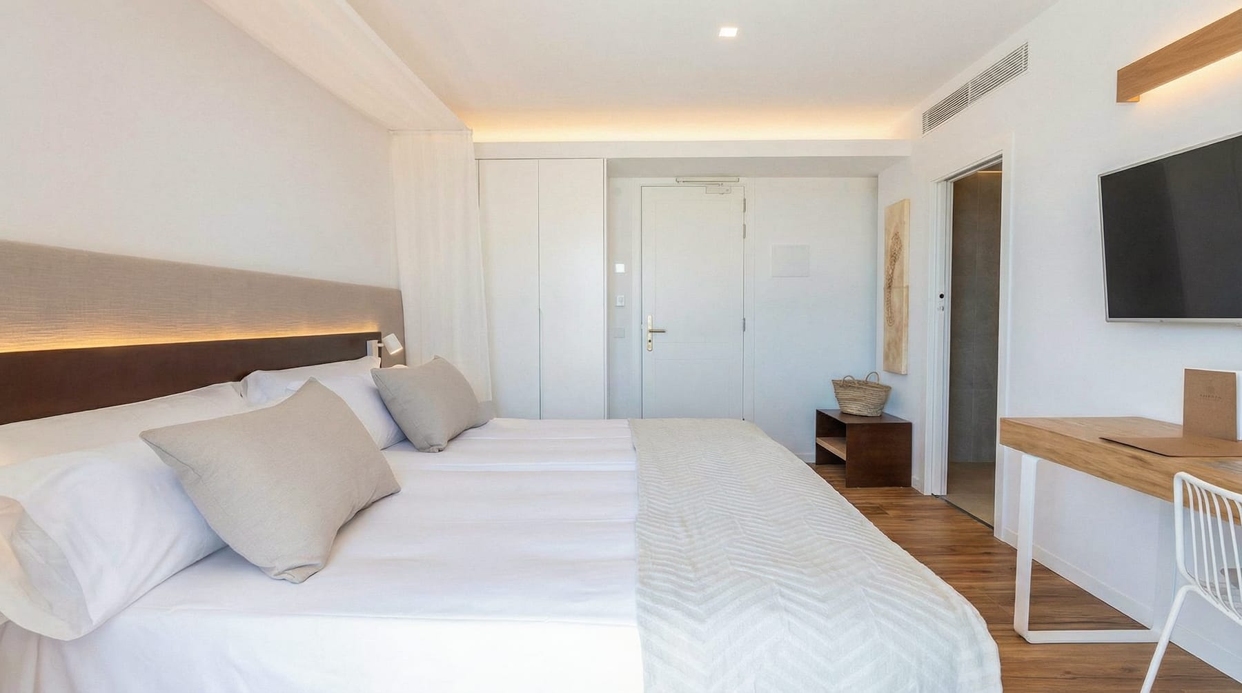 Ynaira Deluxe Terrace Room 1 1 Ynaira-Deluxe-Terrace-Room-1-1